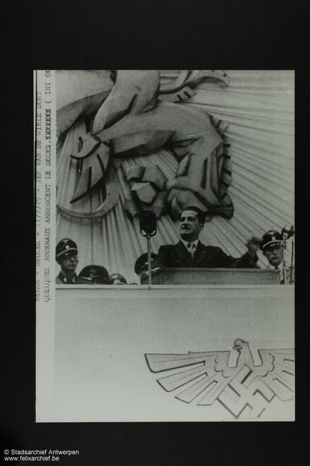 Jef Van De Wiele behind a rostrum