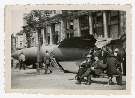Tentoongestelde V-bommen in Antwerpen.
