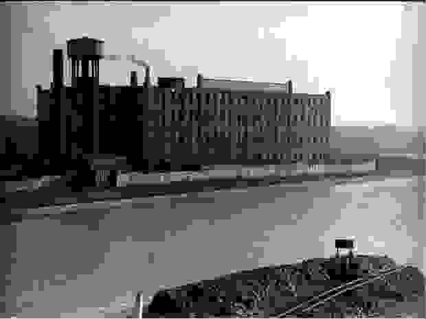 A uniform factory in Merksem along the canal